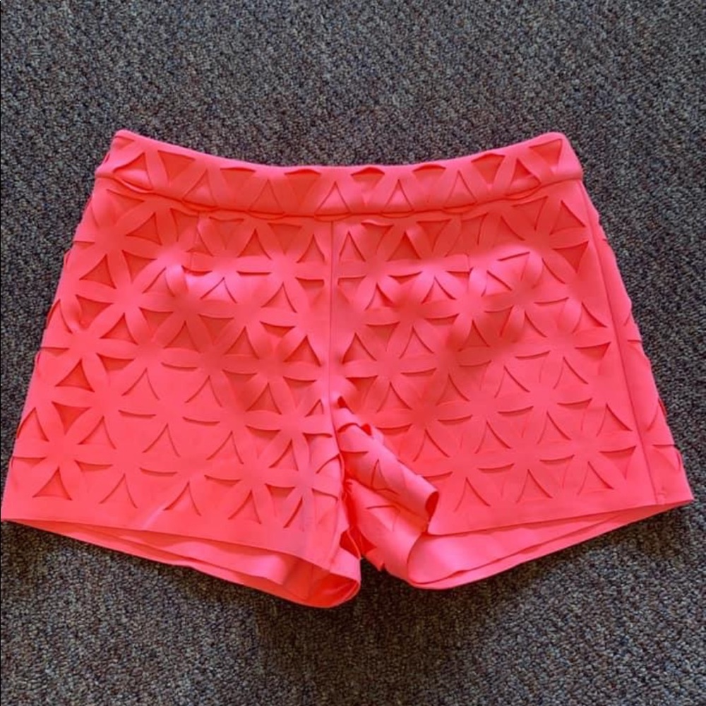 Lilly Pulitzer 3” Lorna Short size 0 in Pink Sun Ray Daisy Laser Cut